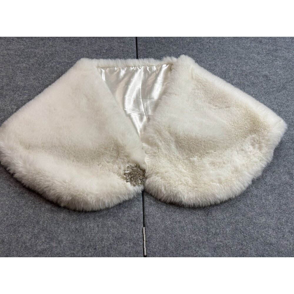 White Faux Fur Shawl Wrap Cape Women's Stole with Satin Lining & Brooch Clasp